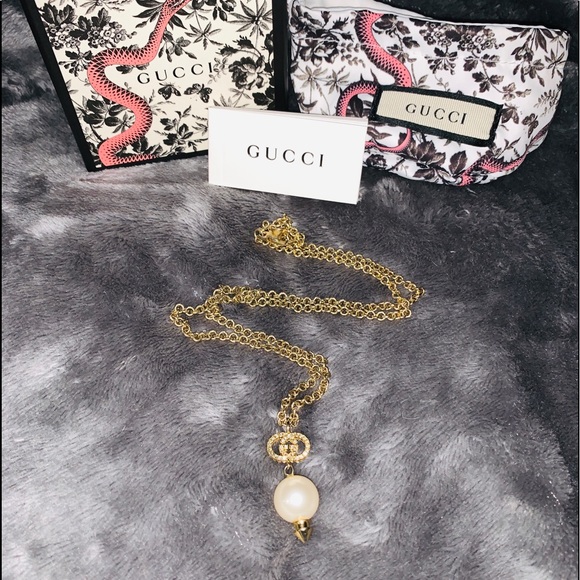 Gucci Gold Interlocking G Necklace - Picture 2 of 2